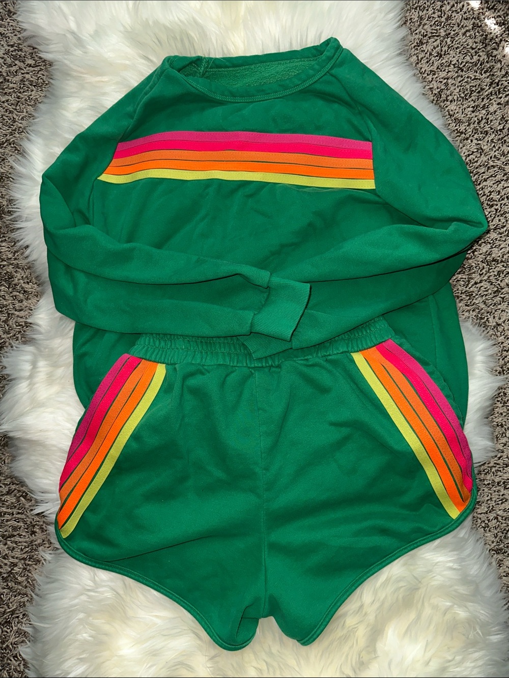 Green Two-Piece Sweatshirt and Shorts Set with Rainbow Stripe